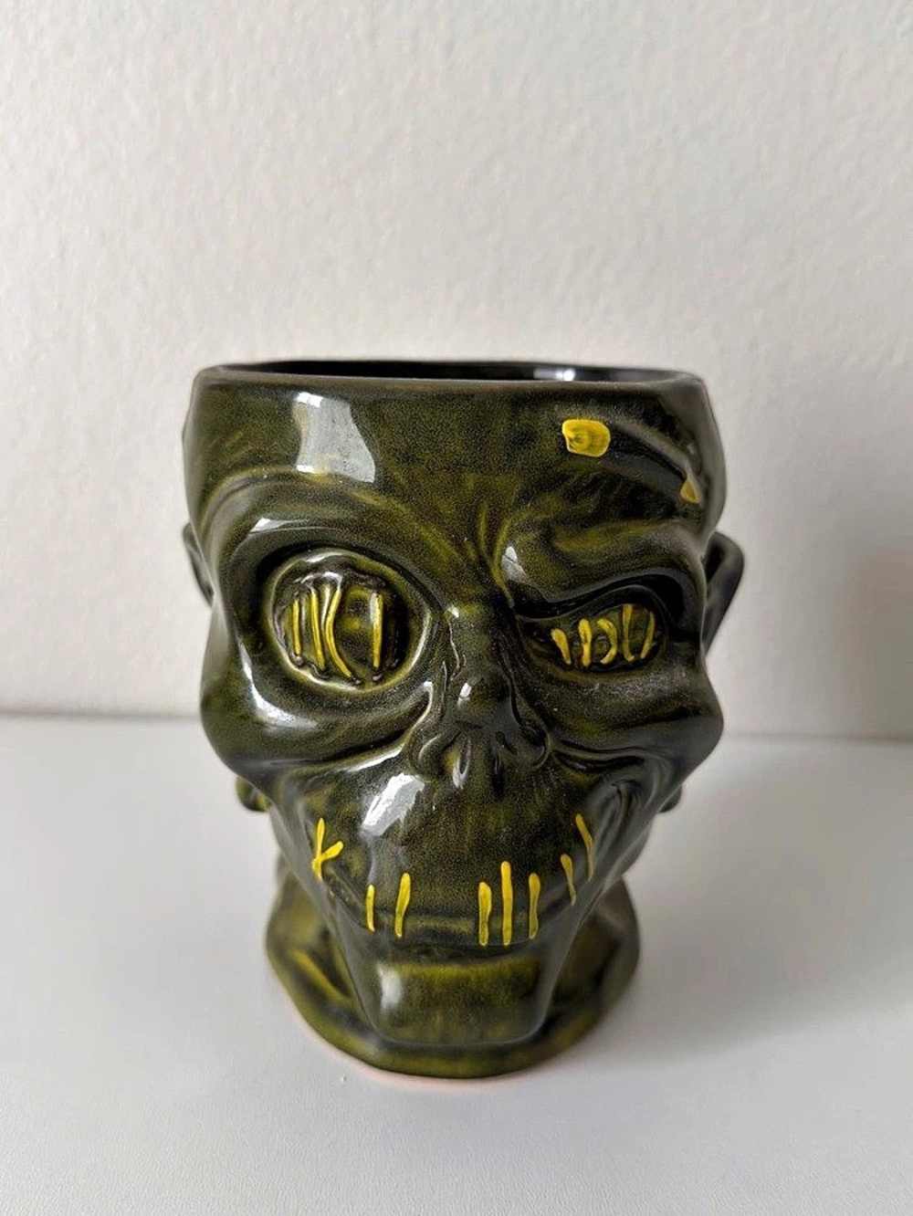 Disney Trader Sam’s Grog Grotto Shrunken Zombie Head Tiki Mug 1st Edition Green